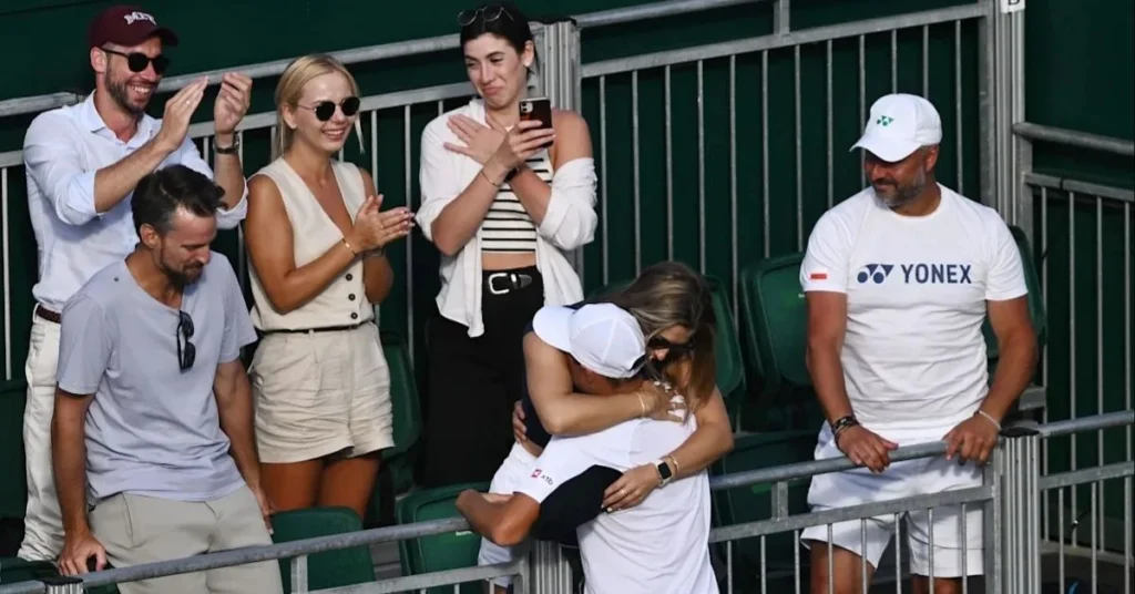 Majchrzak wife-trainer Wimbledon support